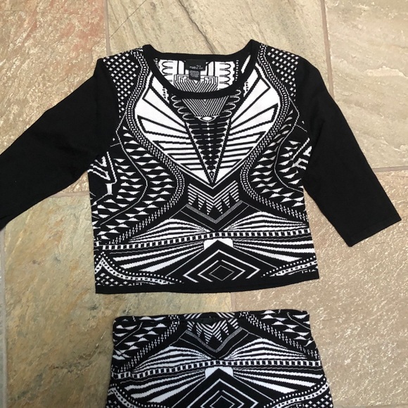 Printed sweater skirt and top set - Picture 3 of 12